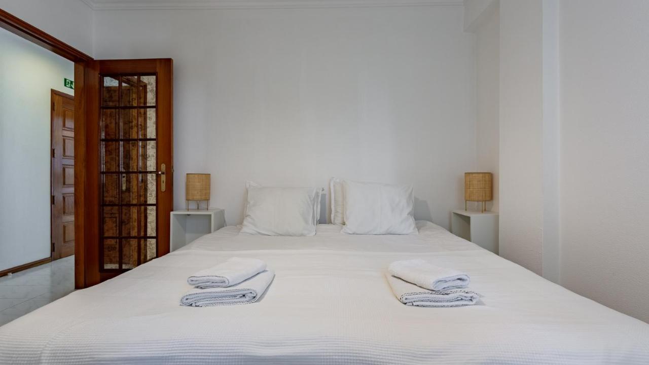 Bright 1Bdr Apartment W/Balcony By Lovelystay Vila Real de Santo António Esterno foto